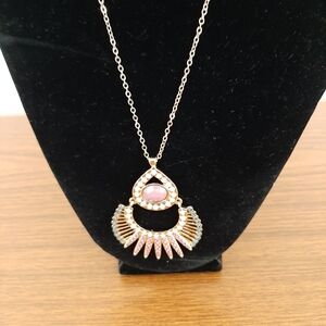 Elegant Pink and Gold Pendant Necklace